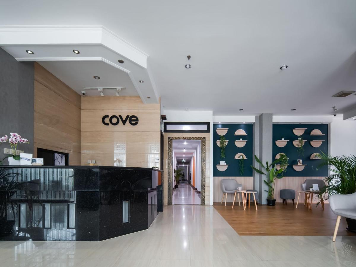 Aparthotel Cove Taman Giacarta Esterno foto