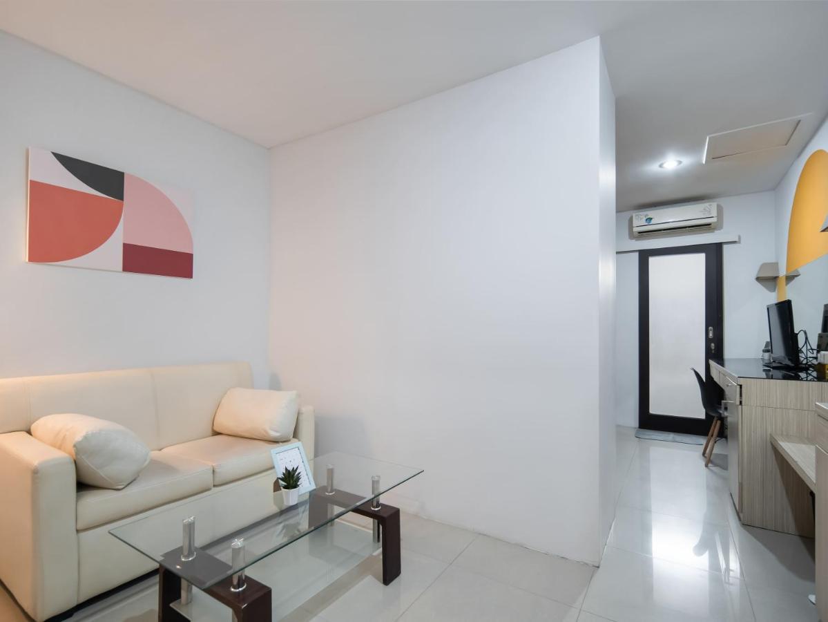 Aparthotel Cove Taman Giacarta Esterno foto