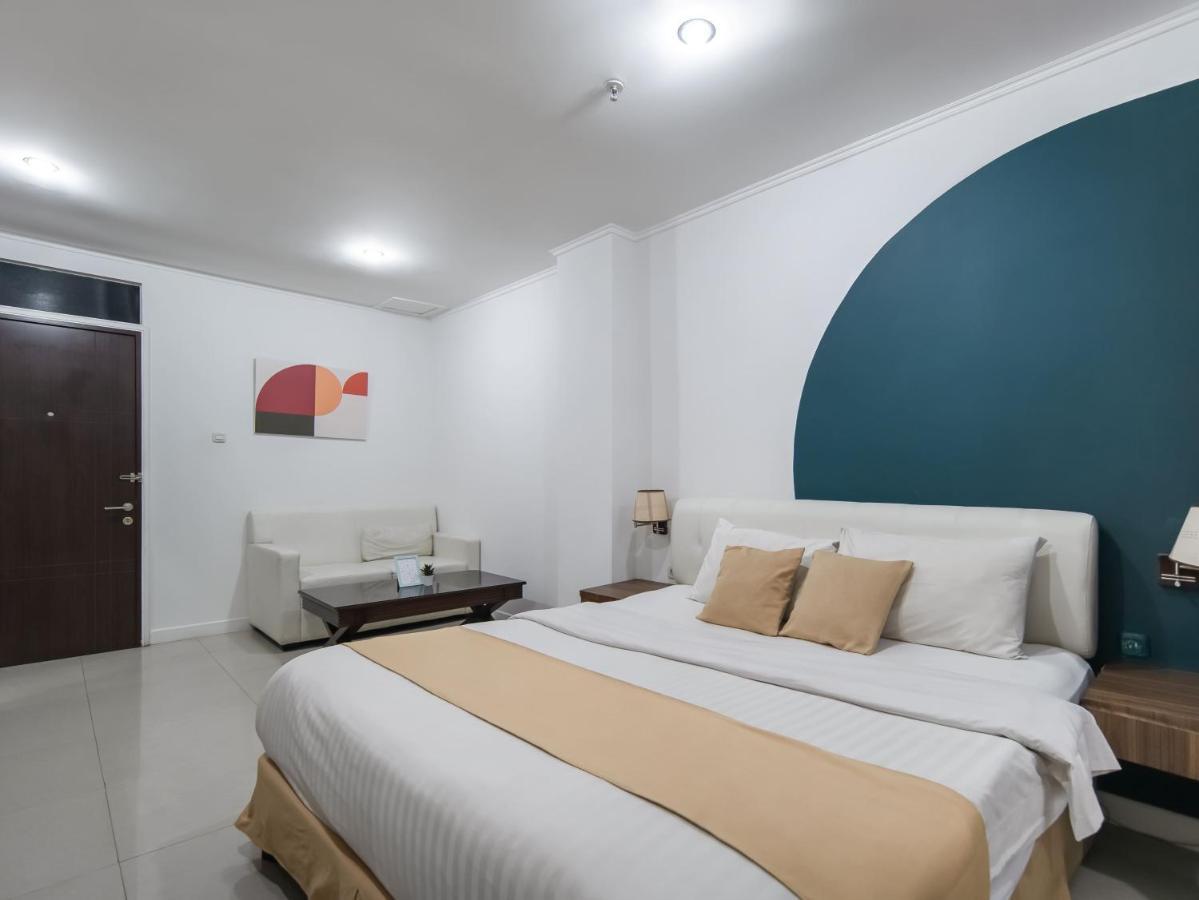 Aparthotel Cove Taman Giacarta Esterno foto
