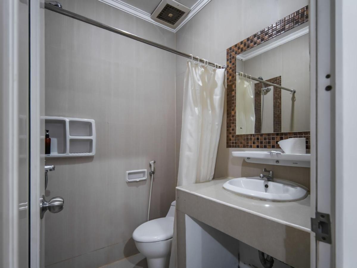 Aparthotel Cove Taman Giacarta Esterno foto